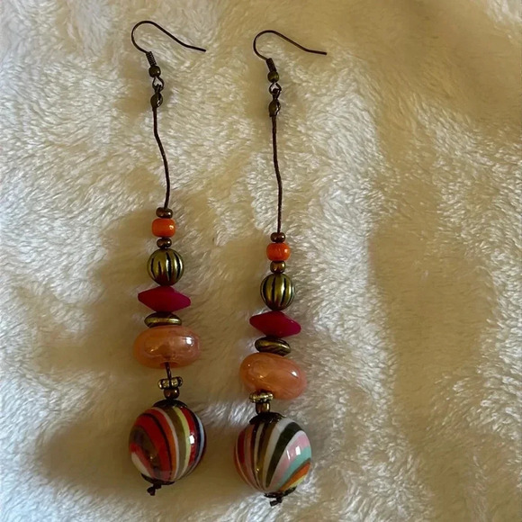 🩷NWT Fashion Jewelry Fun Dangle Earrings 🧡 - Picture 2 of 4